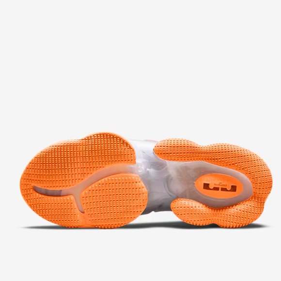 LeBron 19 Basketball/Fashion shoes - Picture 2 of 5